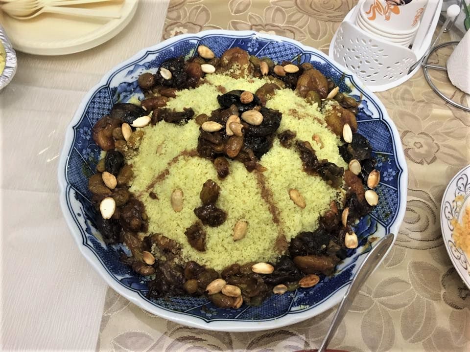 tansia moroccan dish served in an israeli home 